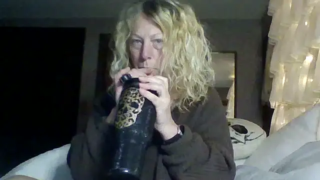 Outdoorchicjj online show from 24, 2, 2026