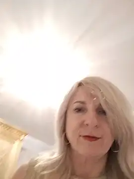 Snapshot of AhlyssaLove1155 chatting on 8, 7, 2026 AhlyssaLove1155 online show from 8, 7, 2026