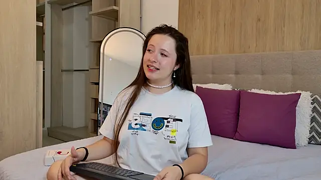 BellaFlecher online show from 9, 3, 2026