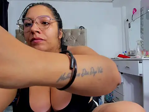 Snapshot of lulu_parker chatting on 10, 3, 2026 lulu parker online show from 10, 3, 2026