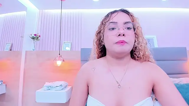 Snapshot of abril_dolly chatting on 15, 12, 2025 abril dolly online show from 15, 12, 2025