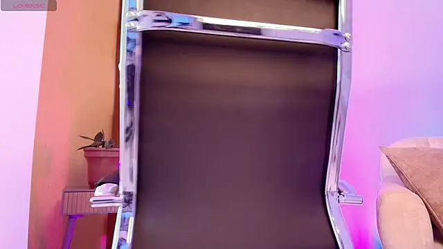 NaomiClay online show from 15, 4, 2026