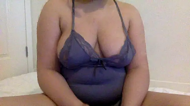 Snapshot of LebanesePrincess chatting on 16, 12, 2025 LebanesePrincess online show from 16, 12, 2025