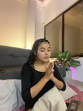 ladulcemary  online show from 19, 1, 2026