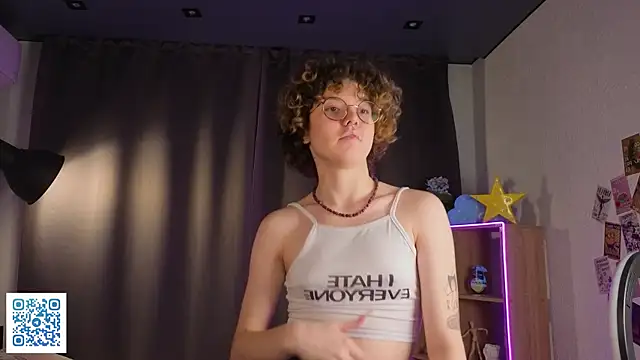 Snapshot of YaniraHalliburton chatting on 14, 12, 2025 YaniraHalliburton online show from 14, 12, 2025