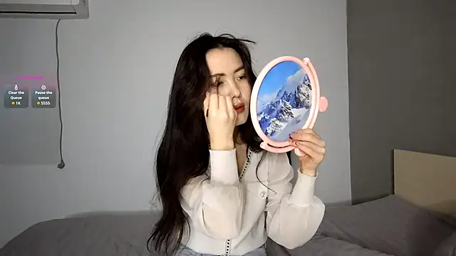 Snapshot of OleneBouras chatting on 14, 12, 2025 OleneBouras online show from 14, 12, 2025