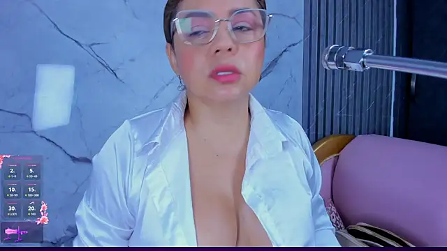 Snapshot of shayra_boobs2 chatting on 21, 5, 2026 shayra boobs2 online show from 21, 5, 2026