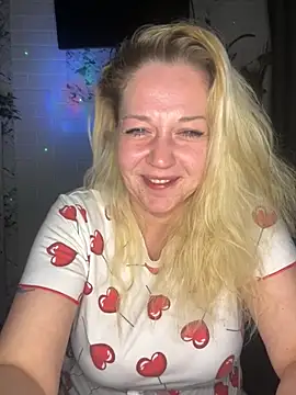 JenniferCarmen online show from 15, 4, 2026