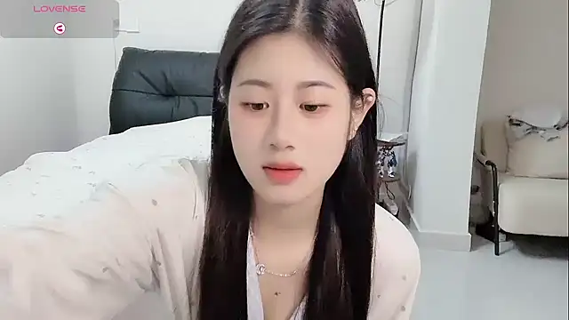 Yvonne-07 online show from 9, 4, 2026