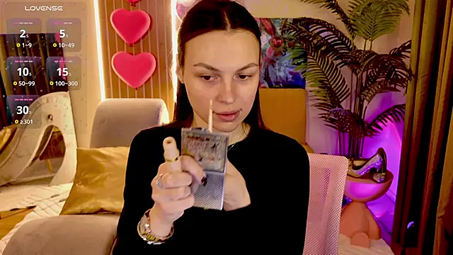 MaxinCarroll online show from 13, 4, 2026