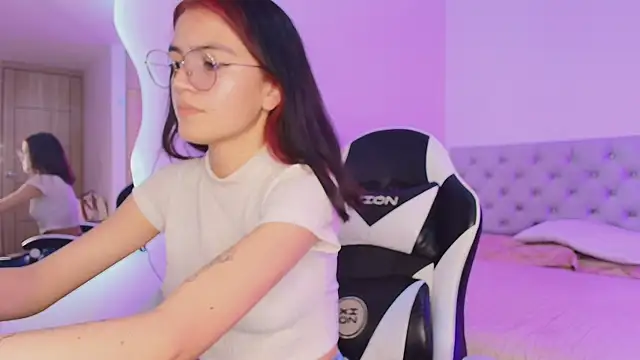 Snapshot of Celeste__star18 chatting on 17, 12, 2025 Celeste star18 online show from 17, 12, 2025