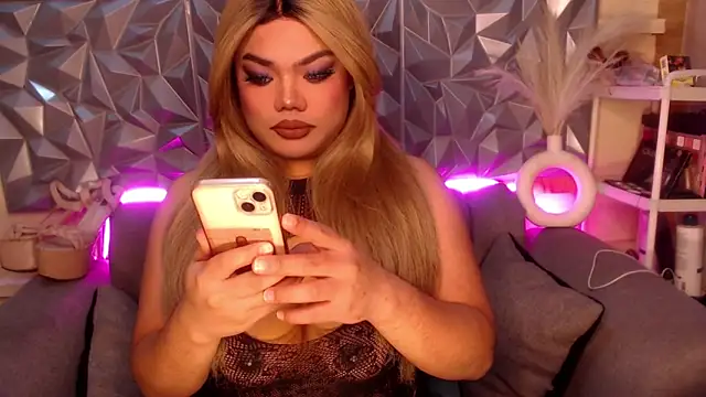 AlwaysHornyMia online show from 4, 2, 2026