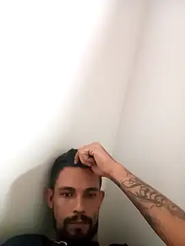 Snapshot of leobct555 chatting on 17, 12, 2025 leobct555 online show from 17, 12, 2025