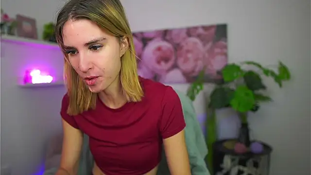  Bella Young online show from 15, 12, 2025