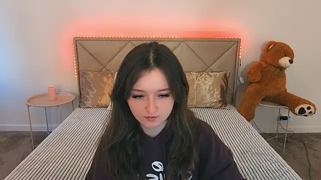 CyrenaLuxe online show from 10, 4, 2026