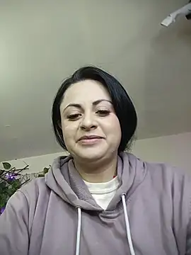 Juli castillo1 online show from 7, 3, 2026