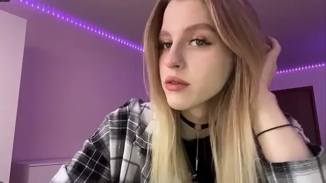 Snapshot of AzoticBasics chatting on 15, 12, 2025 AzoticBasics online show from 15, 12, 2025