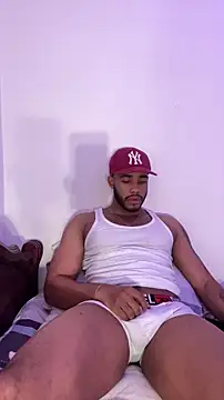 Snapshot of DominicHunter chatting on 15, 12, 2025 DominicHunter online show from 15, 12, 2025