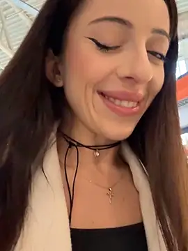 Snapshot of YeaLina chatting on 16, 12, 2025 YeaLina online show from 16, 12, 2025