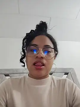 Snapshot of DAFNNEE_HOT chatting on 17, 6, 2026 DAFNNEE HOT online show from 17, 6, 2026