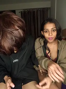 Snapshot of Night_Moon2 chatting on 17, 12, 2025 Night Moon2 online show from 17, 12, 2025