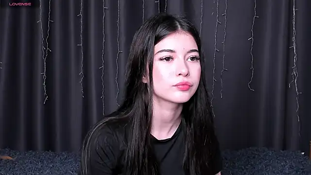Snapshot of LisaColee chatting on 7, 8, 2026 LisaColee online show from 7, 8, 2026