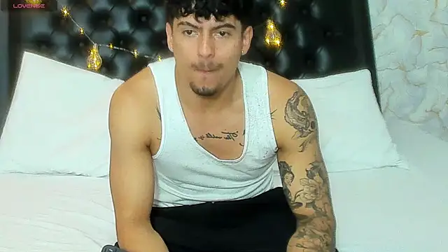 Snapshot of sergiostonne_01 chatting on 16, 12, 2025 sergiostonne 01 online show from 16, 12, 2025