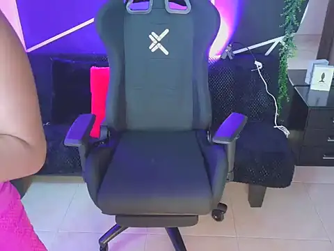 Snapshot of VALERIADANIELS chatting on 15, 12, 2025 VALERIADANIELS online show from 15, 12, 2025