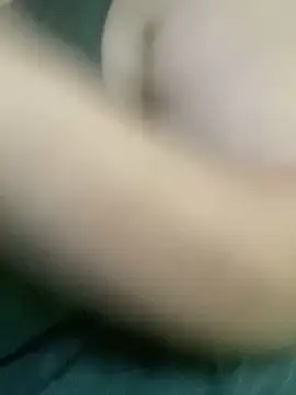 Snapshot of Maduzinha_ofc chatting on 17, 12, 2025 Maduzinha ofc online show from 17, 12, 2025