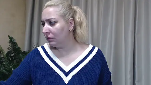 Snapshot of sweetpussy13 chatting on 30, 10, 2025 sweetpussy13 online show from 30, 10, 2025