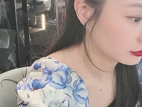 lisachen13 online show from 15, 12, 2025