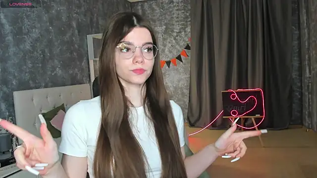 Snapshot of miss__evelyne chatting on 16, 12, 2025 miss evelyne online show from 16, 12, 2025