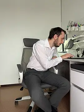 Lovebackground online show from 4, 3, 2026