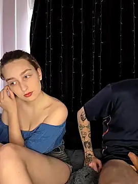 Snapshot of FoxyToxy chatting on 14, 12, 2025 FoxyToxy online show from 14, 12, 2025