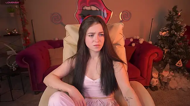 Snapshot of OliviaDesire chatting on 18, 12, 2025 OliviaDesire online show from 18, 12, 2025