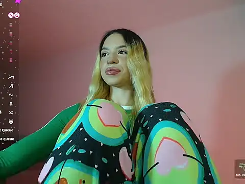 Snapshot of alina_lee chatting on 14, 12, 2025 alina lee online show from 14, 12, 2025