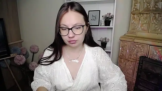 Snapshot of LiliaErmi chatting on 8, 8, 2026 LiliaErmi online show from 8, 8, 2026