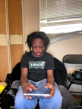 Snapshot of YourLittleBoyfriend chatting on 14, 12, 2025 YourLittleBoyfriend online show from 14, 12, 2025