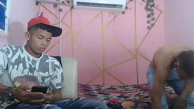 Snapshot of twobigscock23 chatting on 19, 4, 2026 twobigscock23 online show from 19, 4, 2026