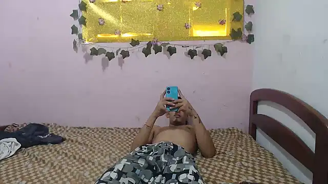 Snapshot of twobigscock23 chatting on 20, 5, 2026 twobigscock23 online show from 20, 5, 2026