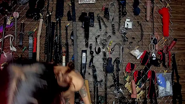 Snapshot of Hardcore_Room_Bdsm chatting on 18, 12, 2025 Hardcore Room Bdsm online show from 18, 12, 2025