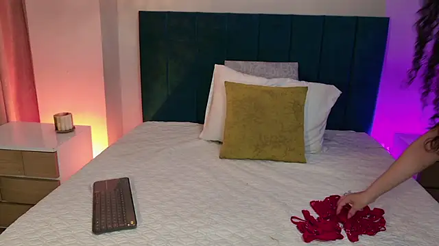 Snapshot of PaulinaSaint chatting on 20, 12, 2025 PaulinaSaint online show from 20, 12, 2025