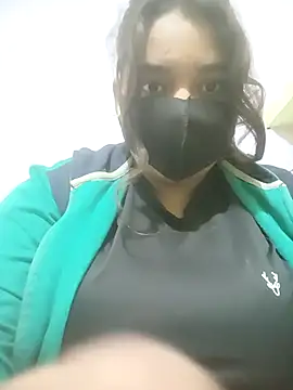 Snapshot of Yaya_345 chatting on 17, 12, 2025 Yaya 345 online show from 17, 12, 2025