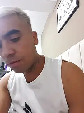 Snapshot of Arnoldmangus chatting on 14, 12, 2025 Arnoldmangus online show from 14, 12, 2025