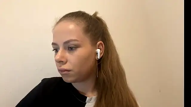 Snapshot of GinnyVanlaere chatting on 19, 12, 2025 GinnyVanlaere online show from 19, 12, 2025