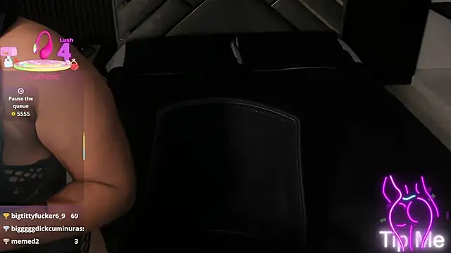 Snapshot of Almaablack chatting on 15, 12, 2025 Almaablack online show from 15, 12, 2025