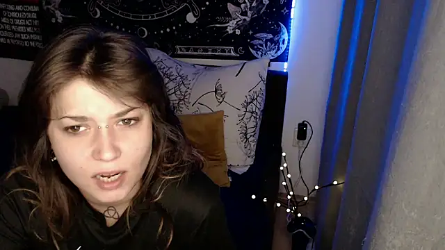 Snapshot of AlienforTwenty chatting on 4, 6, 2026 AlienforTwenty online show from 4, 6, 2026
