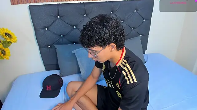 Snapshot of Antoniio_miller chatting on 16, 12, 2025 Antoniio miller online show from 16, 12, 2025