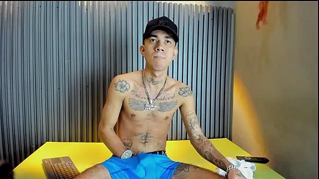 Snapshot of AYALA_TATTOO chatting on 15, 12, 2025 AYALA TATTOO online show from 15, 12, 2025