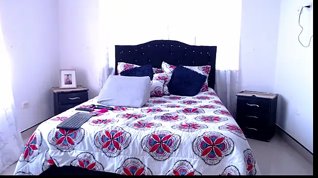 Naomy Mature online show from 1, 4, 2026